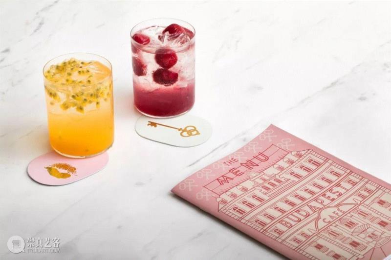 还有一些小元素，从电影里借用。,成都女孩15岁起喝遍全球1000家咖啡馆，19岁成为网红店主！,咖啡馆,成都,店主,女孩,电影,布达佩斯,咖啡店,小钟,墨尔本,饭店