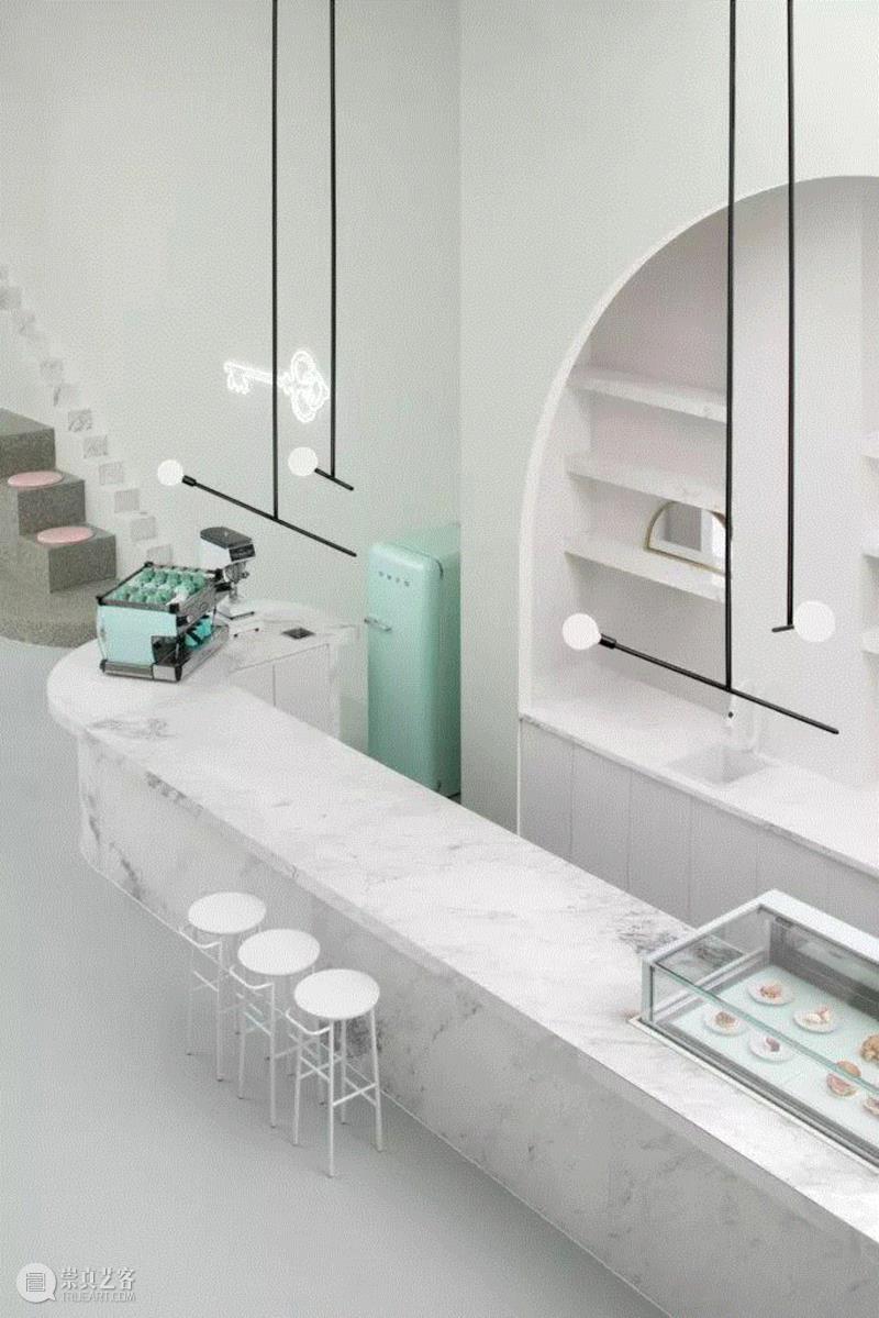 我以前粉的很多咖啡店主、博主，我是他们的粉丝，因为开店去拜访和交流，现在很多以前的偶像成了我生活中的