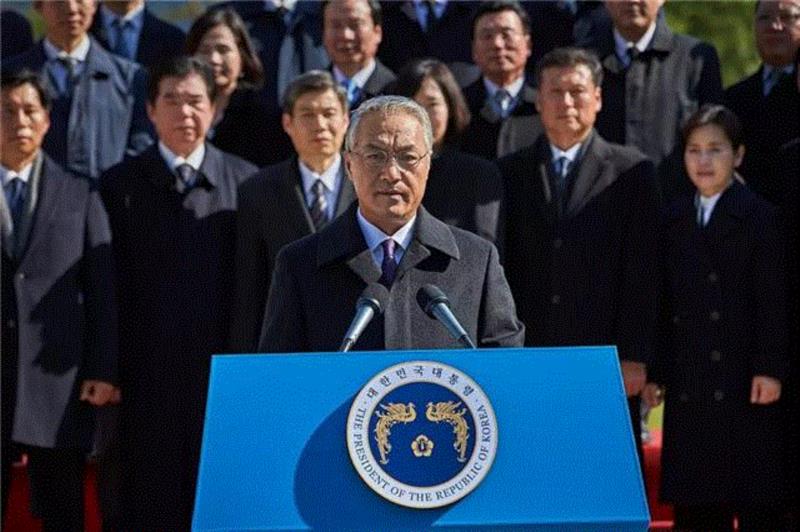 记得看金义城的第一部电影是《猪坠井的那一天》，那个渣男就成了他身上的标签，挥之不去，以后还有《釜山行