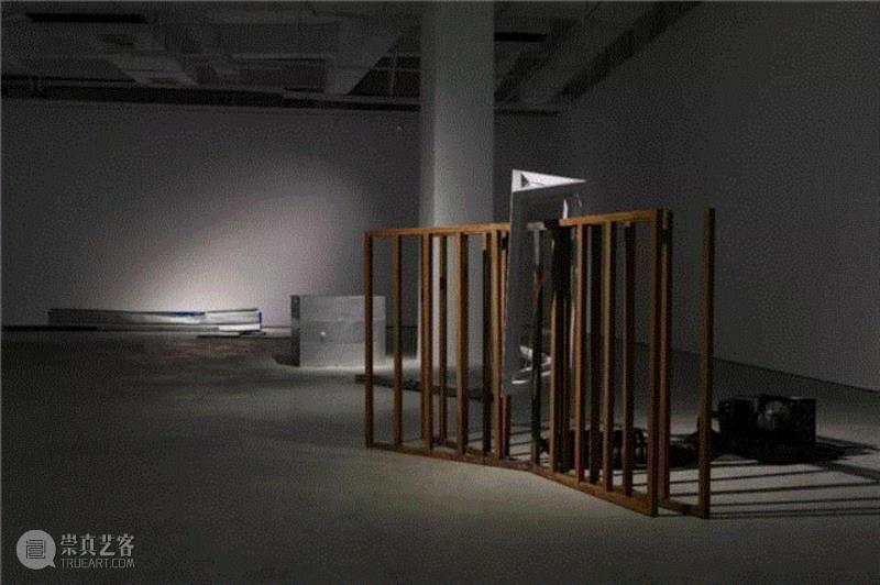 没顶画廊于2017年3月18日推出了何岸的全新创作个展——“深紫”。,没顶画廊艺术家2017年度十佳作品,没顶画廊,十佳,装置,影像,苗颖,徐震,王新一,沈莘,冯梦波,陆平原