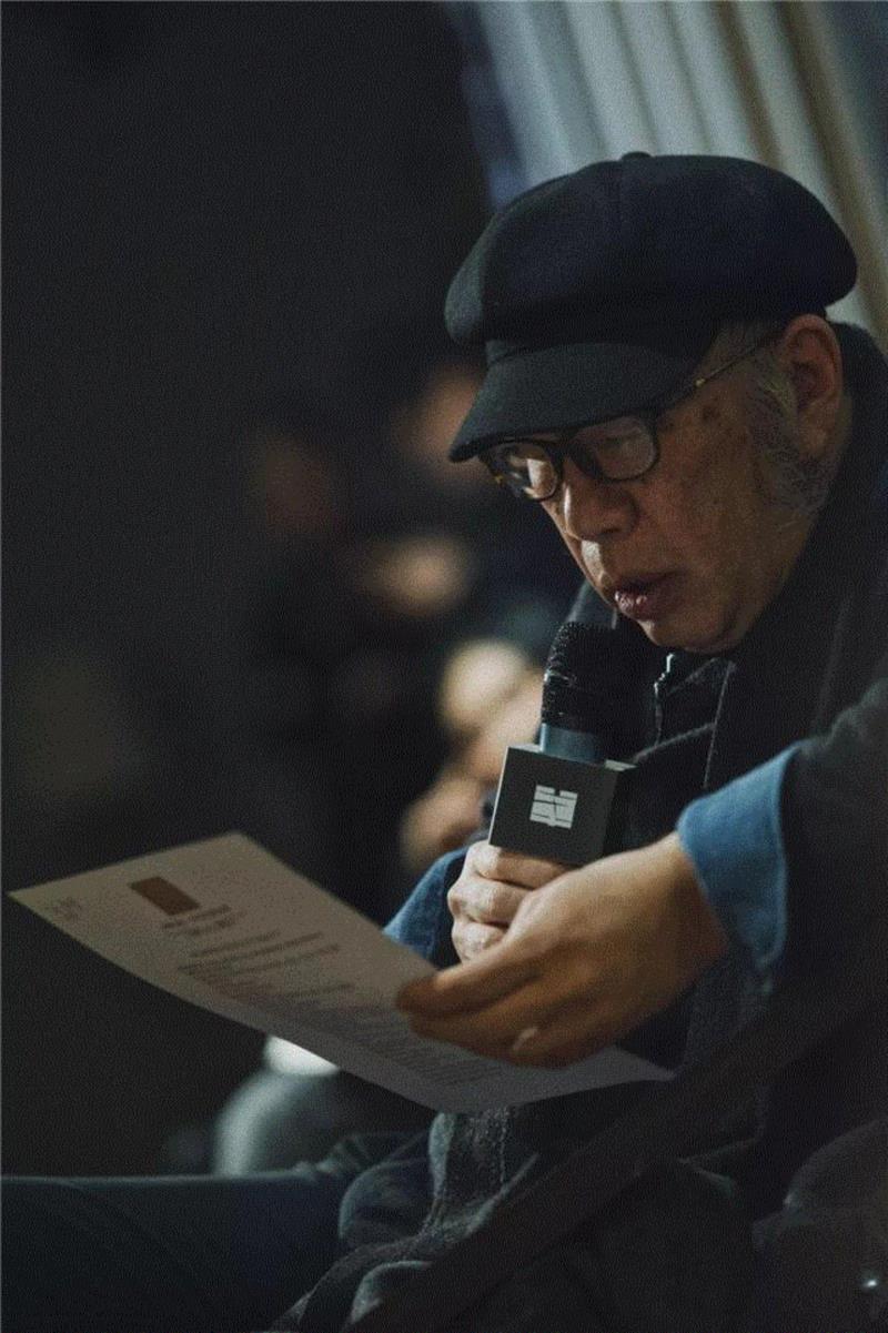 &nbsp;▲西川现场朗诵,又是天才又是怪人的反叛者，都爱《尤利西斯》丨单读,尤利西斯,天才,怪人,反叛,单读,乔伊斯,文学,作家,书店,革命