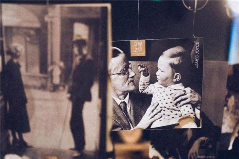 &nbsp;▲“文学之夜”现场实拍,又是天才又是怪人的反叛者，都爱《尤利西斯》丨单读,尤利西斯,天才,怪人,反叛,单读,乔伊斯,文学,作家,书店,革命