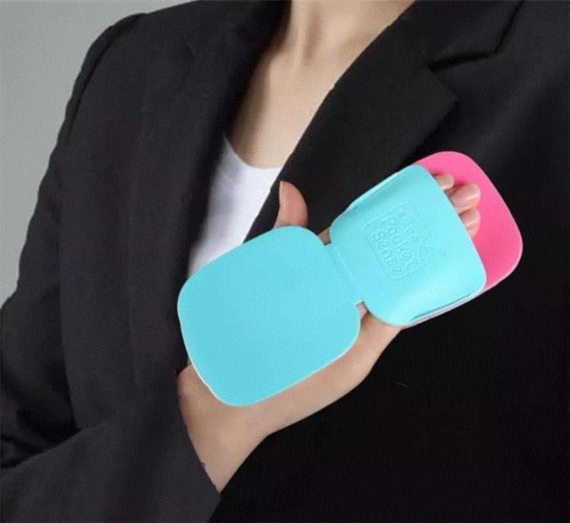 呢大衣毛衣粘毛沾灰，你还在用胶带吗？看看她们是怎么轻松除尘的,除尘,大衣,毛衣,胶带,衣服,灰尘,美美贴,韩国,清洗,衣物