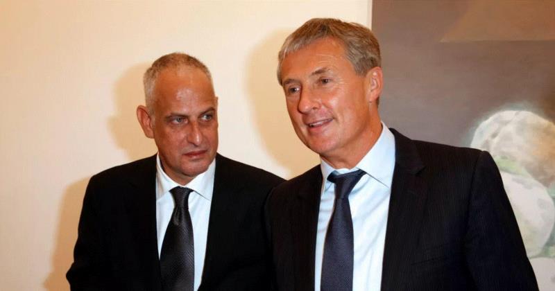 大卫·卓纳与艺术家吕克·图伊曼斯在2013年的展览“Allo!”开幕会上（? 2017 David 