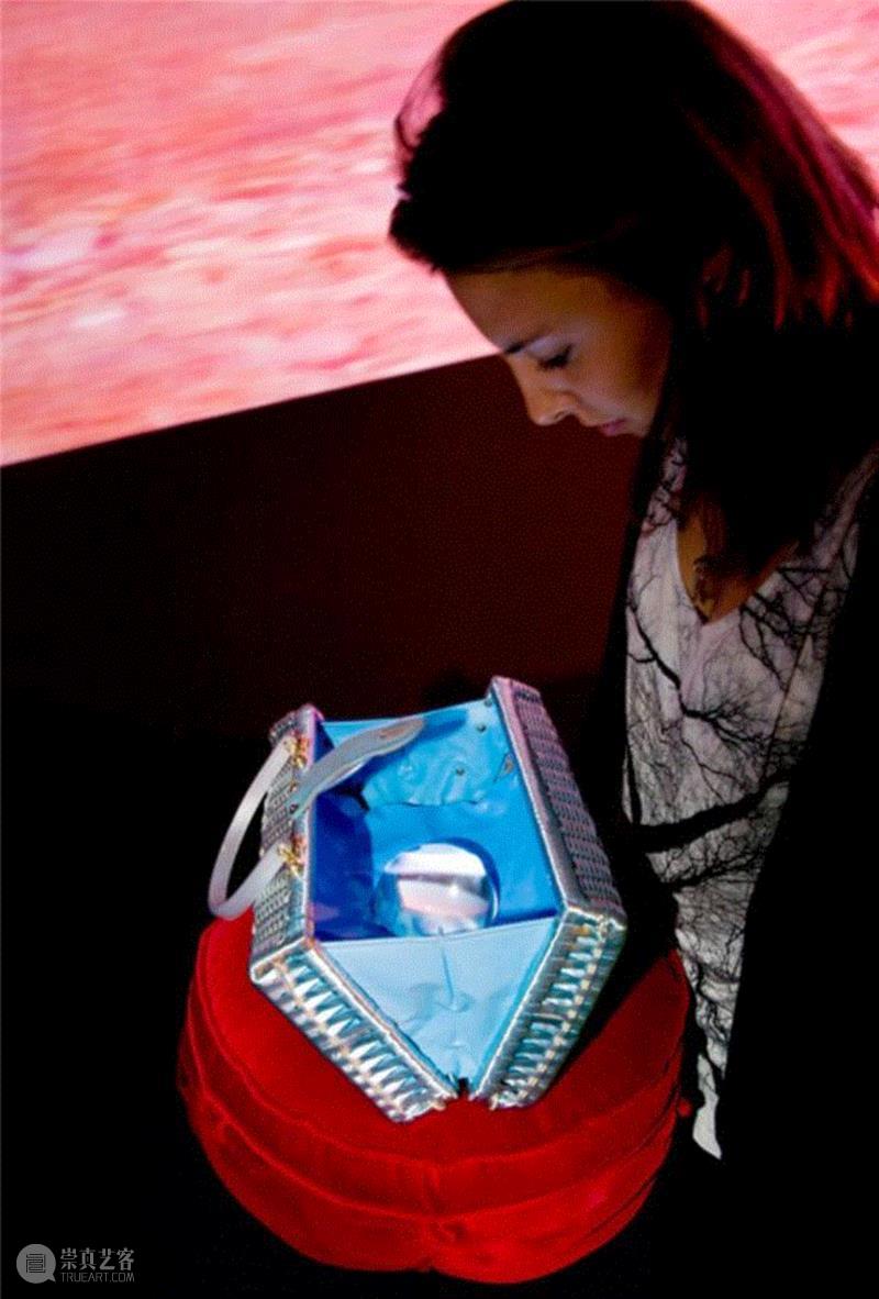 ▲ 2011年英国伦敦海沃德画廊（Hayward Gallery）的「眼球按摩」（Eyeball M