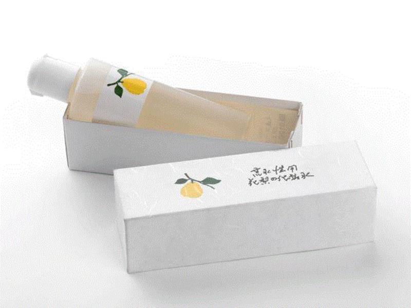 花梨水的包装很和风，质感超好,日本皇室御用化妆水，一瓶搞定保湿、祛痘、抗敏……,日本,化妆,皇室,抗敏,毛毛,皮肤,品牌,过敏,香水,酒精