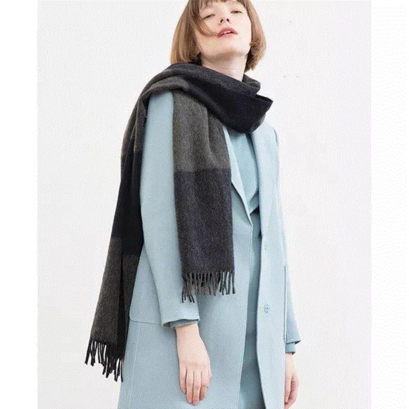 清新湖蓝色。很有文艺范儿，大方优雅。,这些衣服不挑身材，谁穿都好看,衣服,身材,身高,羊毛,模特,尺码,查看,大衣,体重,pieces