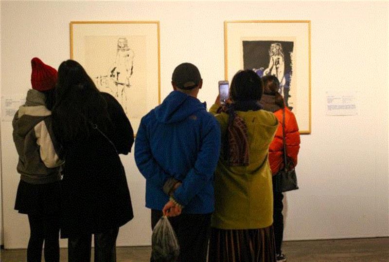 ▲这两幅只展半个月的毕加索版画作品太珍贵了，好好看看,艺术与城市 | 观展的庞大队伍里有你的身影吗,队伍,武汉美术馆,莫奈,绘画,苏拉热,西方现代绘画,市民,等待,毕加索,版画作品