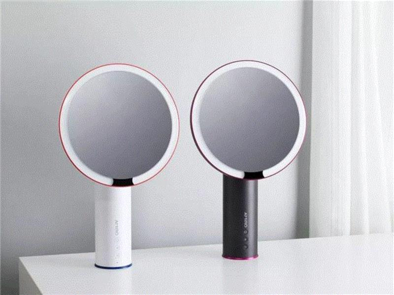 最近，AMIRO还新推出了性价比更高的小黑镜、小白镜，外观时尚简约，同样可调节模拟3种不同光源。（选