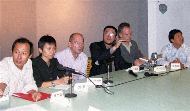 2005年,三角洲实验室现场,自左至右:,生产 | 赵趄:从广东美术馆时代分馆到时代美术馆,时代美术馆,广东美术馆,分馆,美术馆,库哈斯,时代地产,企业,三年展,公益,建筑