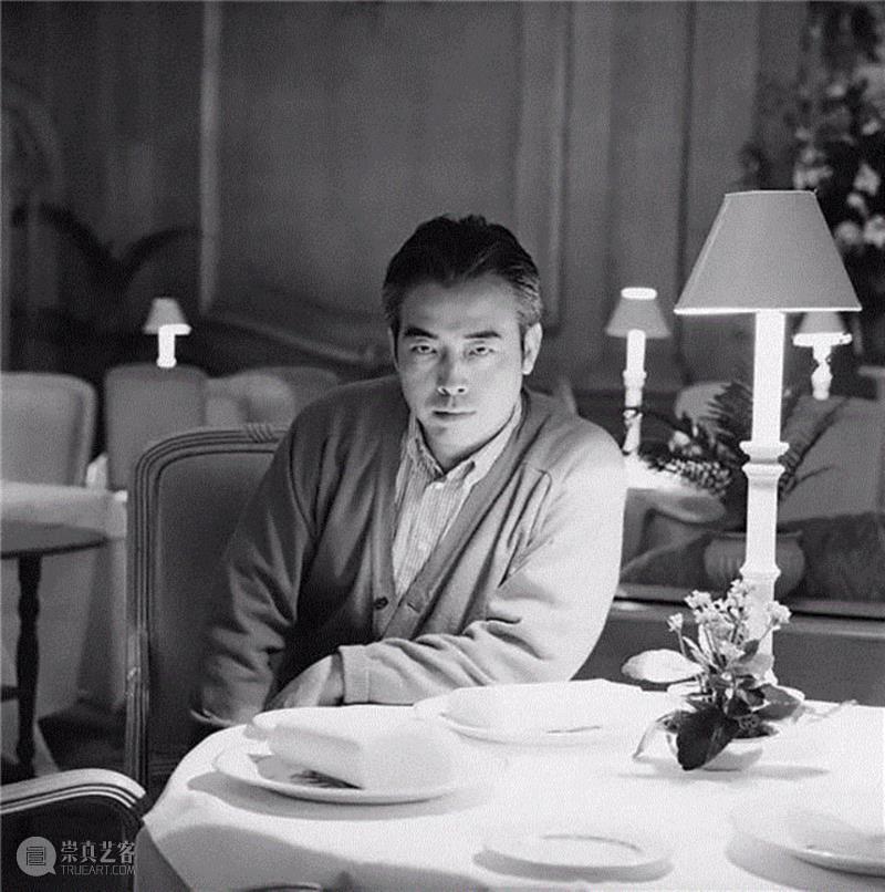 摄于1993年11月21日，陈凯歌41岁。,40岁走到人生巅峰后，被嘲笑了25年，现在他又杀回来了！,巅峰,陈凯歌,少年,电影,情节,霸王别姬,剧照,导演,片子,荆轲