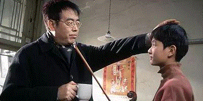 《和你在一起》剧照，陈凯歌亲自上阵，饰演了戏份颇重的“余教授”。,40岁走到人生巅峰后，被嘲笑了25年，现在他又杀回来了！,巅峰,陈凯歌,少年,电影,情节,霸王别姬,剧照,导演,片子,荆轲