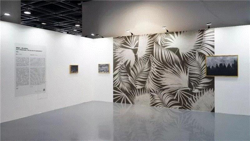 《顺从的幸福》展厅现场,现场读图 | 郭盈光：顺从的幸福,郭盈,相亲,婚姻,公园,安排,集美,广告,妈妈,阿尔勒,摄影书