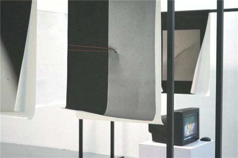 《顺从的幸福》装置与影像,现场读图 | 郭盈光：顺从的幸福,郭盈,相亲,婚姻,公园,安排,集美,广告,妈妈,阿尔勒,摄影书