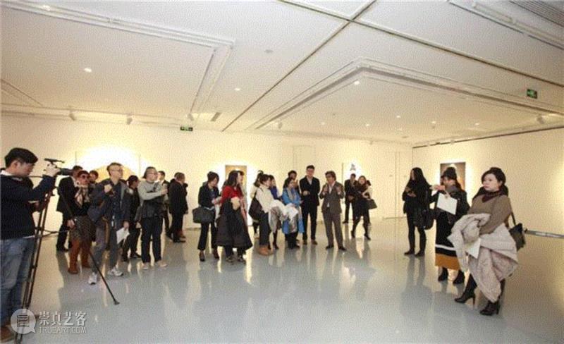 赵刚：若愚 - 金杜收藏展开幕回顾 | 看赵刚用幽默的方法创造独特的绘画“哲学”,赵刚,绘画,收藏展,若愚,幽默,金杜艺术中心,律师,李景汉,女士,张宇凌