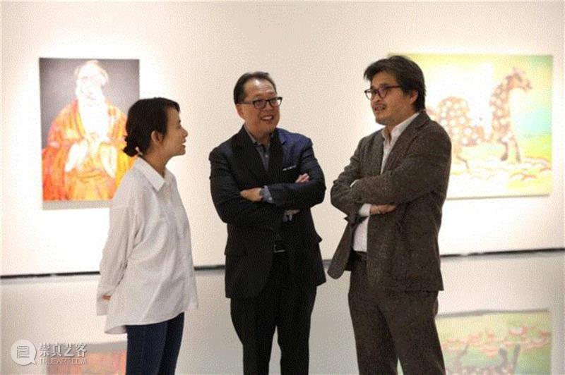 金杜艺术中心总监张宇凌女士、金杜艺术中心创始人李景汉先生、艺术家赵刚先生,赵刚：若愚 - 金杜收藏展开幕回顾 | 看赵刚用幽默的方法创造独特的绘画“哲学”,赵刚,绘画,收藏展,若愚,幽默,金杜艺术中心,律师,李景汉,女士,张宇凌