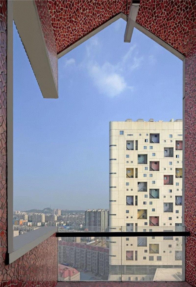 从悬挑亭台望出东侧住宅区&nbsp;?张广源,“第三空间”综合体 / 李兴钢工作室,李兴钢,综合,工作室,张广源,建筑,立面,平面图,模型,北楼,建筑师