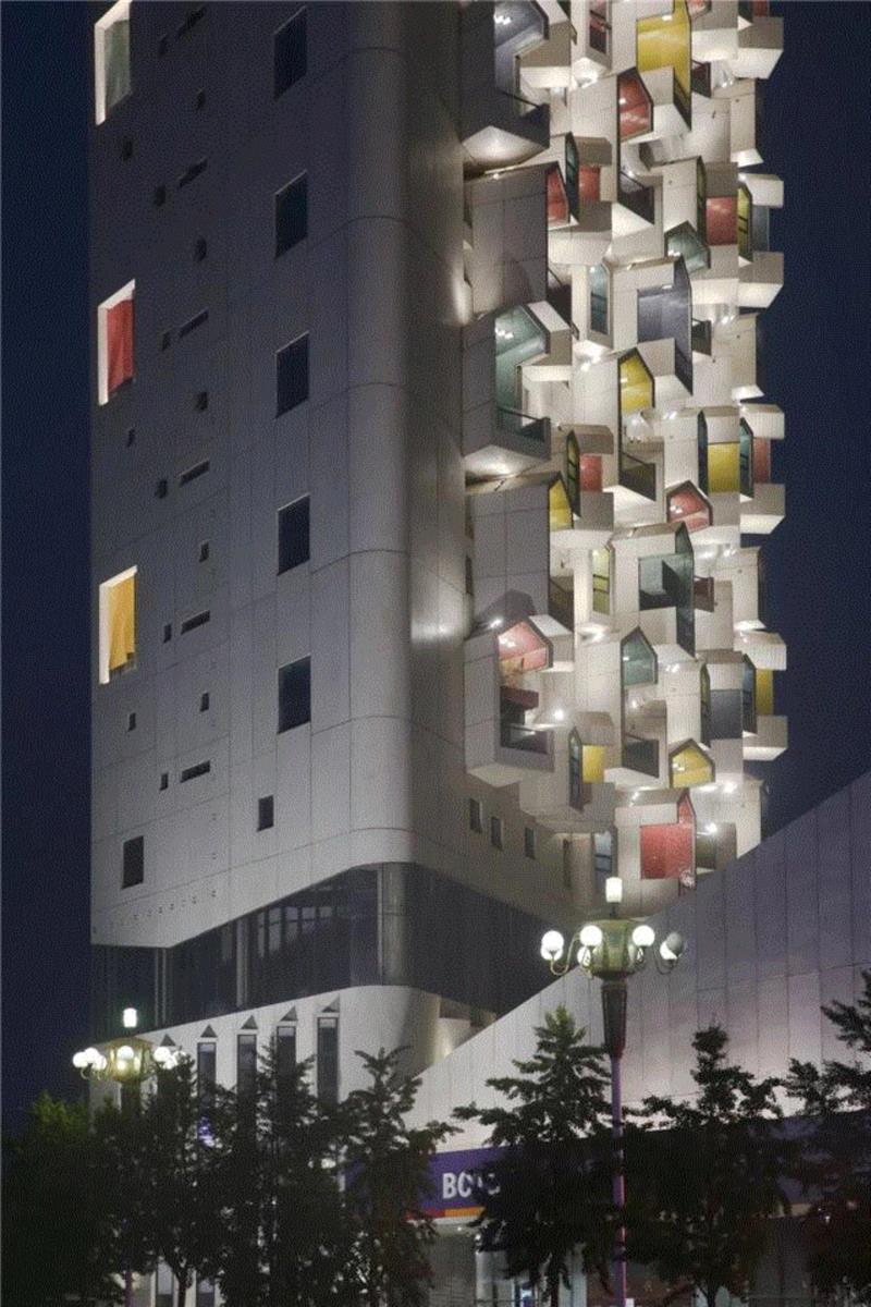 西北街景&nbsp;?李兴钢,“第三空间”综合体 / 李兴钢工作室,李兴钢,综合,工作室,张广源,建筑,立面,平面图,模型,北楼,建筑师