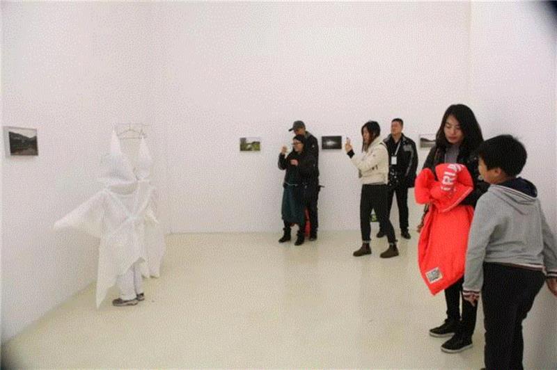 现场回顾 |“李维伊:个人陈述” 表与里、现象与本质、真实与虚构在此接受拷问,李维伊,虚构,蜂巢,蜂巢当代艺术中心,生成,Hive,HBP,同济大学,Beijing,Center