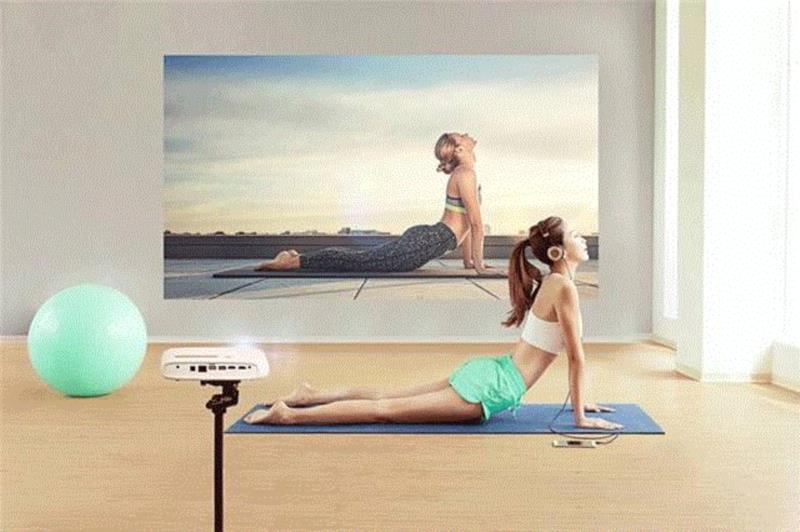 墙壁一秒变触屏？开会、看电影、画画爽翻了,看电影,墙壁,画画,投影,投影仪,电脑,办公,科技,操作,视频