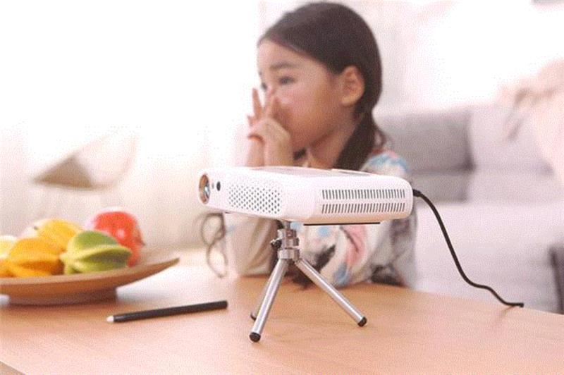 墙壁一秒变触屏？开会、看电影、画画爽翻了,看电影,墙壁,画画,投影,投影仪,电脑,办公,科技,操作,视频