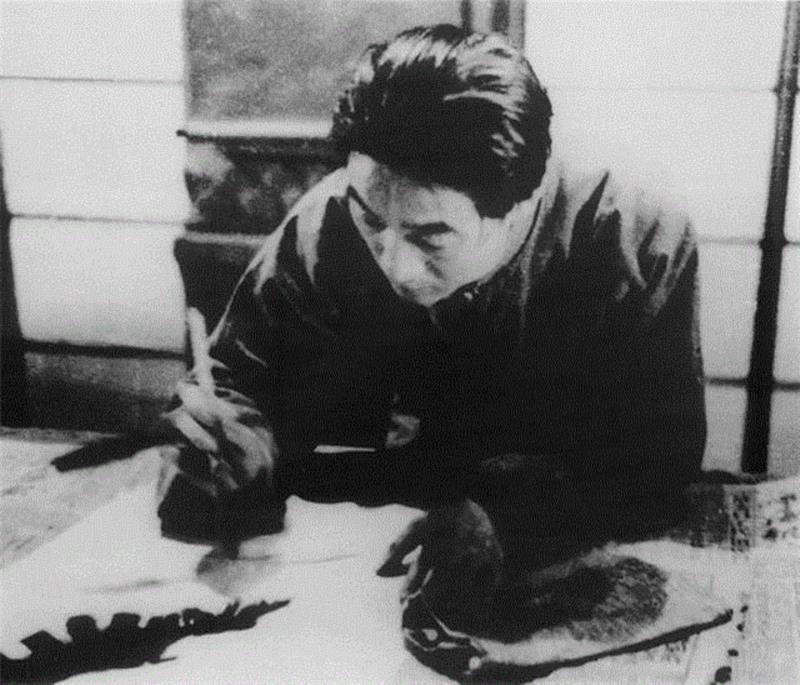 徐悲鸿先生在作画,【嘉德秋拍】「大观·四海崇誉庆典之夜·近现代」专场之徐悲鸿,徐悲鸿,大观,四海,庆典,嘉德秋拍,齐白石,国民党,胜利,郑振文,齐白石的
