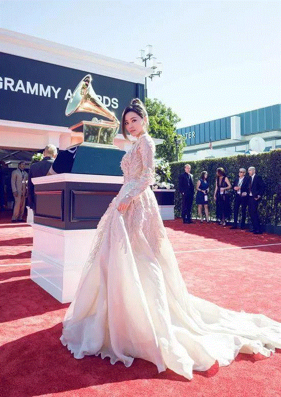 专辑 ▎张靓颖凭什么可以献唱维密大秀？,张靓颖,维密,专辑,音乐,海豚音,歌手,舞台,格莱美,亚洲,颁奖