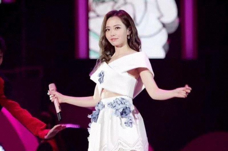 专辑 ▎张靓颖凭什么可以献唱维密大秀？,张靓颖,维密,专辑,音乐,海豚音,歌手,舞台,格莱美,亚洲,颁奖