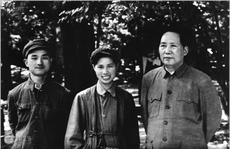 ▲毛泽东（右）、徐肖冰（左）、侯波合影。（1949年 陈正清摄）,侯波辞世，毛泽东御用摄影师走了 ,侯波,摄影师,摄影,1108176,1108176,1108176,1108176,1108176,1108176,1108176,1108176,1108176,梁爱君羊[奸笑],1108194,1108194,1108194,耐思科技,1108292,1108783,1108343,1108796,1108463,1108279,1108502,1108502,1108502,YXYXYX,1028217
