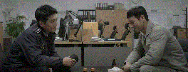 选角方面也很讨喜，朴海秀饰演意外入狱的棒球选手金济赫，举手投足颇有《请回答1994》中垃圾哥的气质。