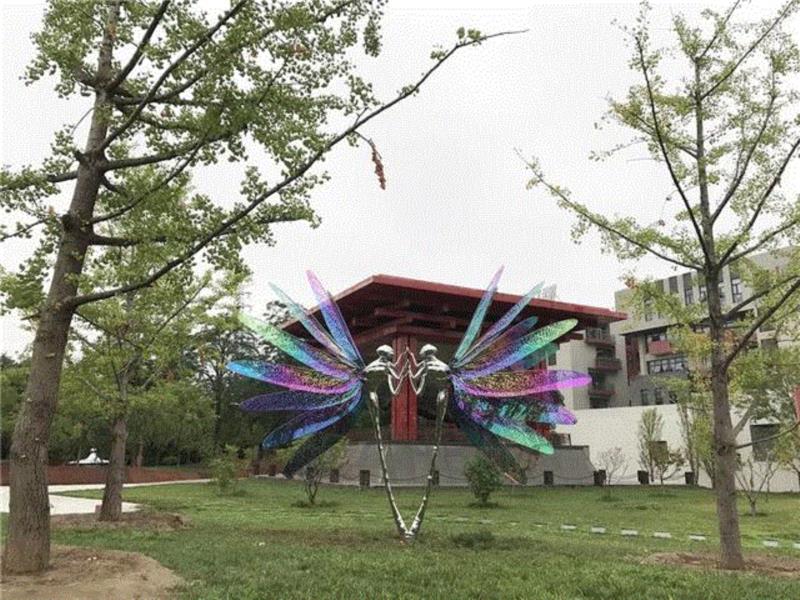 《再生-蜻蜓》不锈钢镀色 &nbsp;460x270x360cm &nbsp; 2017,【因赛艺术】高孝午：“再生”，回到自然的幻化,高孝午,再生,不锈钢,玻璃钢,图式,梦想,蜻蜓,符号,厦门,鲤鱼