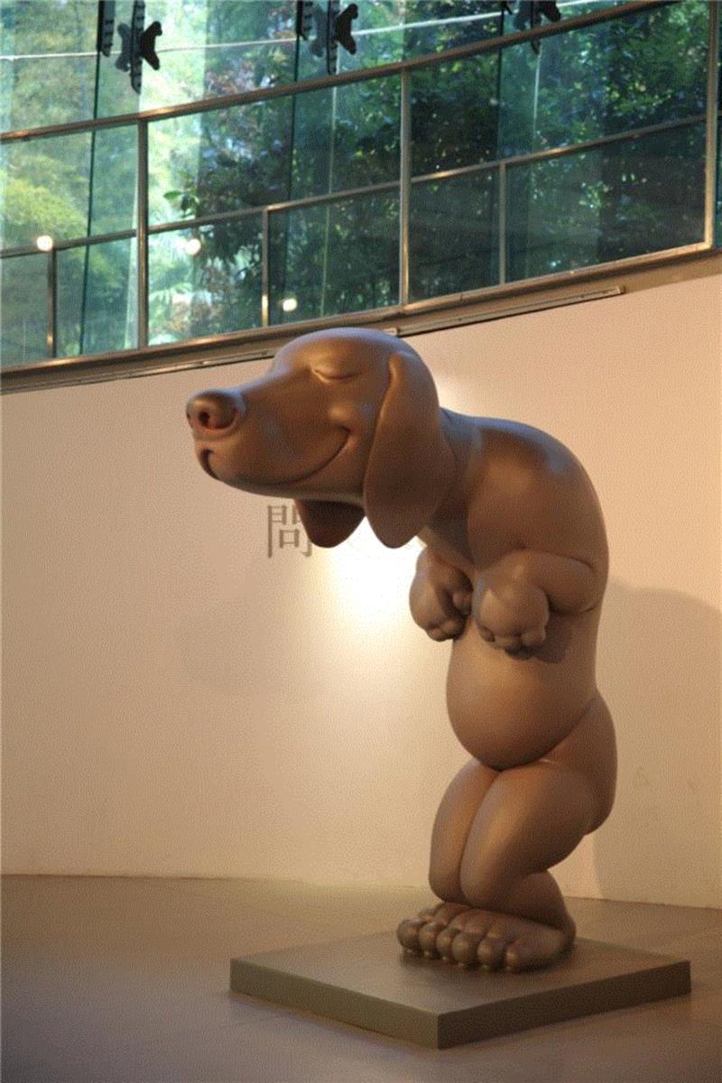 《宠神-狗》 玻璃钢 &nbsp;180x100x200cm &nbsp; 2011,【因赛艺术】高孝午：“再生”，回到自然的幻化,高孝午,再生,不锈钢,玻璃钢,图式,梦想,蜻蜓,符号,厦门,鲤鱼