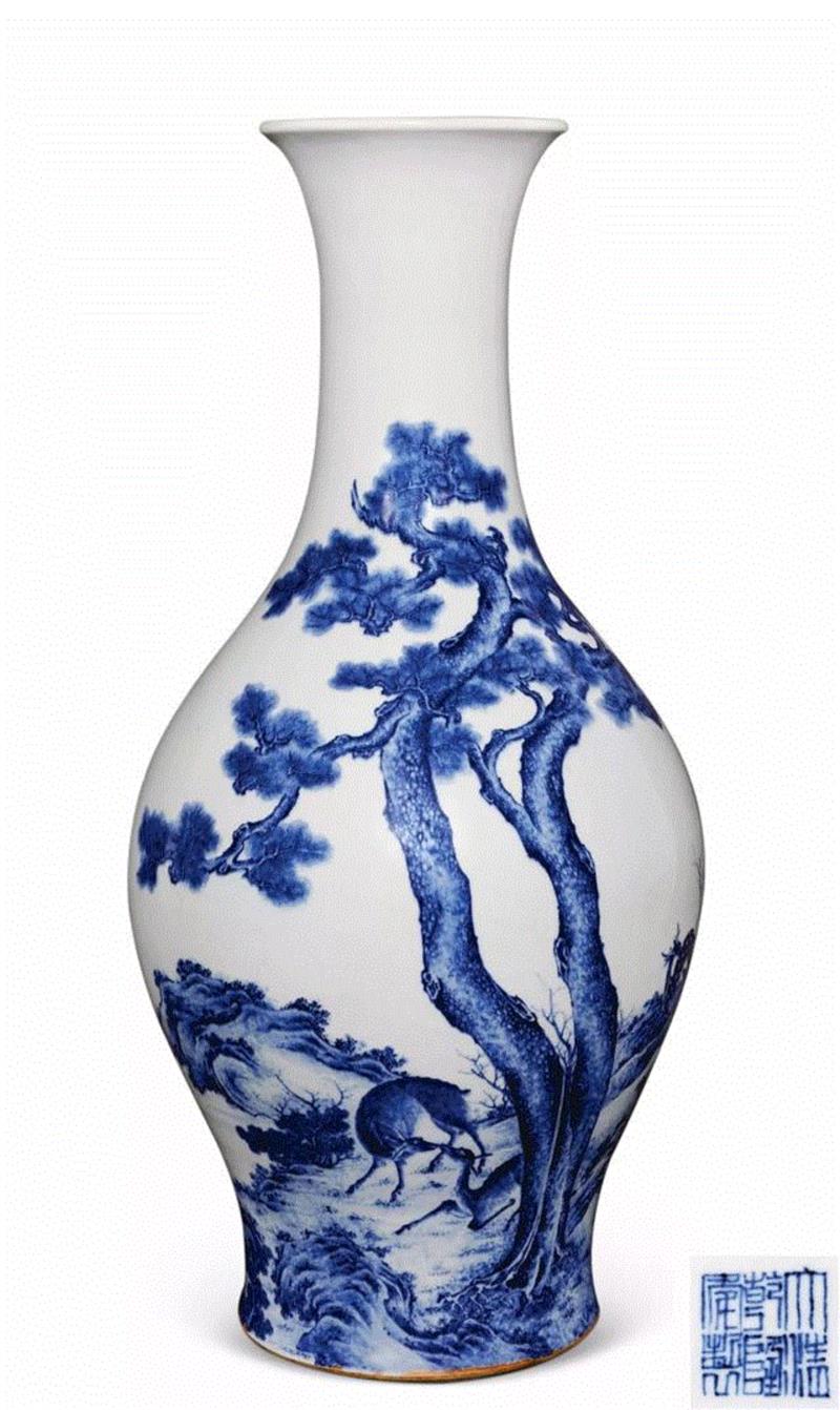 清乾隆 青花松石寿鹿图大橄榄瓶,【嘉德秋拍】中西合璧 各臻其妙 | 清乾隆青花松鹿献瑞图大橄榄瓶,青花,橄榄,中西,清乾隆,合璧,嘉德秋拍,鹿献瑞,乾隆,绘画,宫廷画师