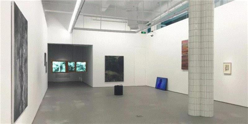 “海上丹迪”展览现场，东画廊，上海 | View of “Shanghai Dandy,” Don 