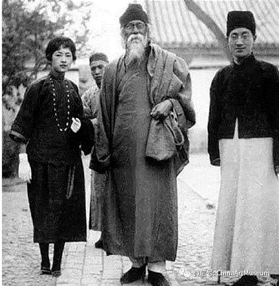 1924年泰戈尔访问中国，徐志摩与林徽因全程陪同。,【中华艺术宫 | 讲座】被集体消费的爱情神话——徐志摩其人其诗 11/26（周日）,讲座,徐志摩,爱情,神话,集体,消费,中华艺术宫,诗歌,古冈,出版社