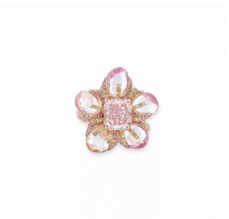 拍品編號 20032.76克拉長方形彩粉紅色VS2鑽石戒指Etcetera設計估價：港元 2,500