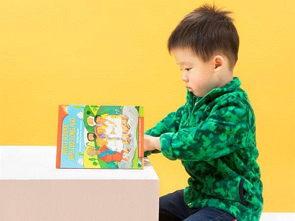 读物的纸张超轻薄，孩子翻阅起来无压力。,全球670万孩子，都在用这套绘本学英文,绘本,读物,英语,级别,APP,配套,Journeys,教材,教育,课程