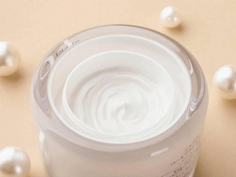 在脸上抹开的一瞬间，就如同自带磨皮效果：,“素颜”的胜利！,素颜,胜利,珍珠,日本,素颜霜,皮肤,推荐,Cheryl,VIP,会员