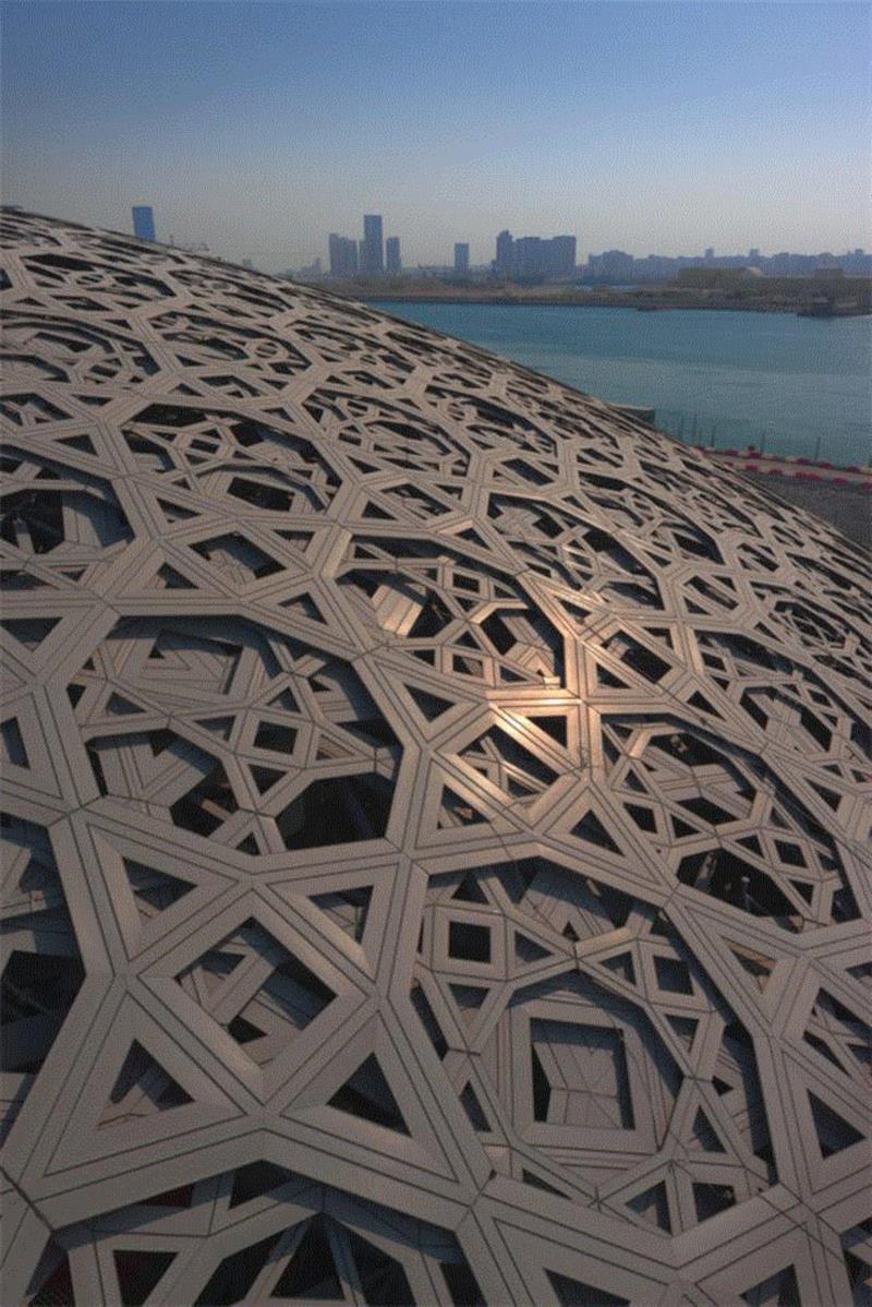 ? Abu Dhabi Tourism & Culture Authority,抛开巨大镂空钢结构,细究让·努维尔“卢浮宫”的建筑群和构造细部,构造,镂空,让·努维尔,卢浮宫,建筑群,细部,建筑,穹顶,博物馆,阿布扎比卢浮宫