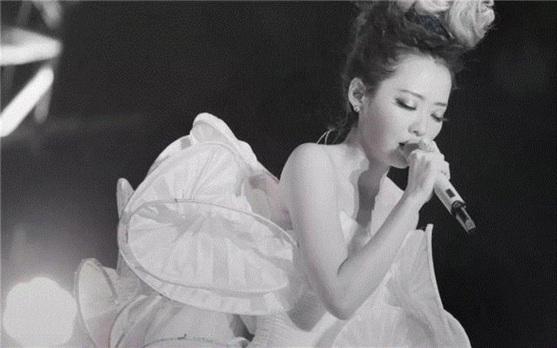 张靓颖：幸福是做爱做的事，用飞蛾扑火的方式,张靓颖,飞蛾,扑火,冯珂,音乐,女孩,MTV,唱歌,爱情,艺人