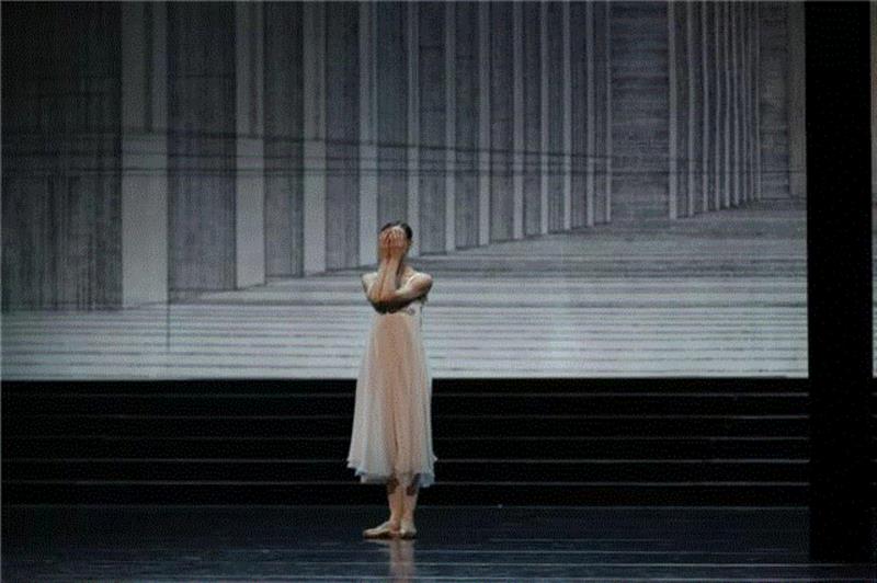 《灰姑娘》剧照&nbsp;?Natasha Razina,拒绝傻白甜 | 这部没有Happy Ending的「灰姑娘」浪漫得更真切,灰姑娘,Happy,Ending,罗曼斯基,芭蕾,动作,Razina,戏剧,舞台,舞蹈