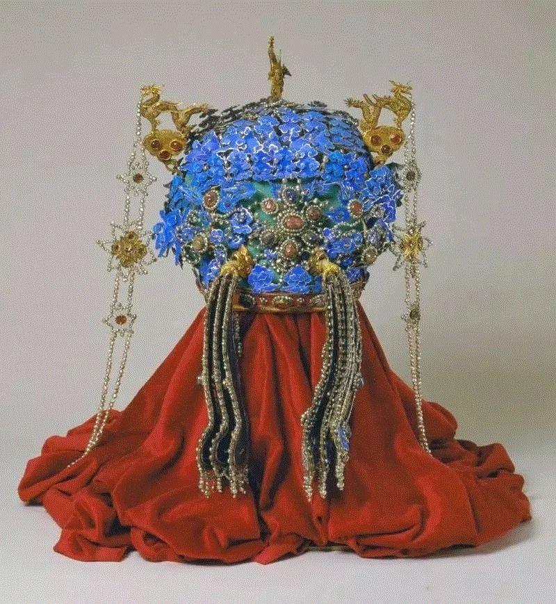 万历孝端皇后点翠凤冠,瑰蓝华美的点翠，让言语为之失色,言语,失色,首饰,翠鸟,头面,装饰,凤冠,工艺,清代,翎毛