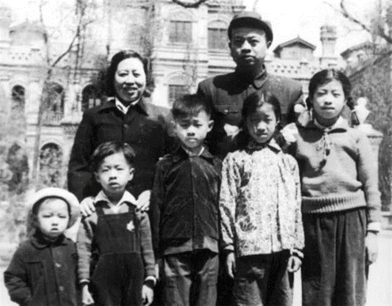 王小波与沉默的中国丨单读,王小波,沉默,单读,作家,李银河,小说,黄金时代,许倬云,翻译,文学