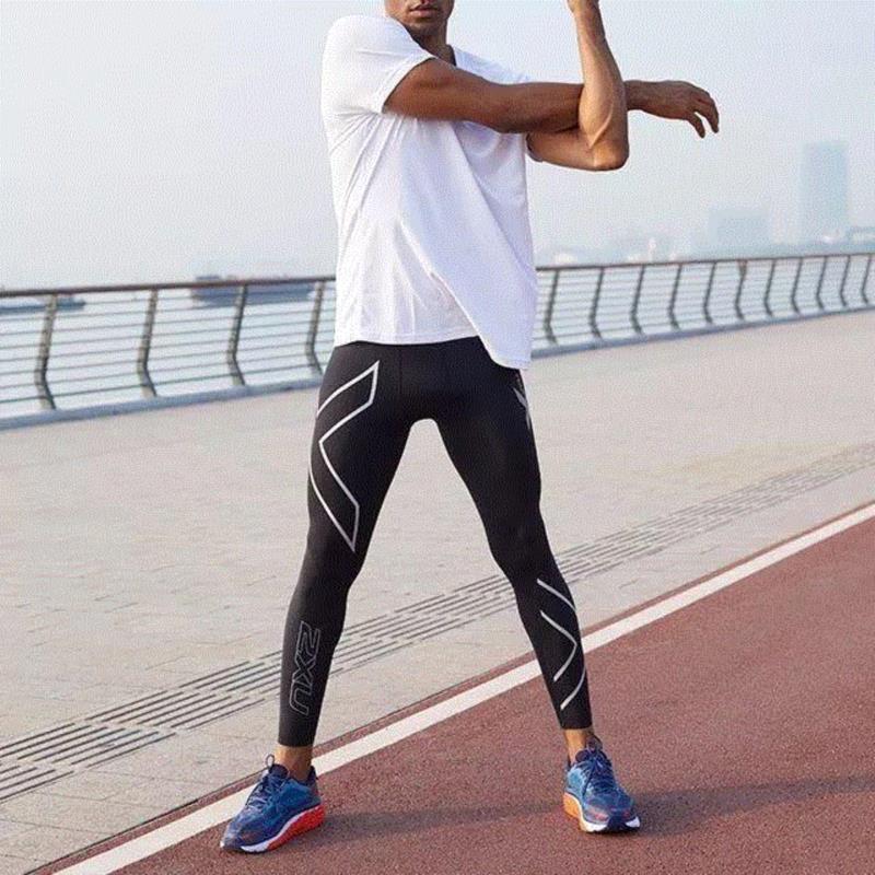 右边大腿、左边小腿处，带有品牌标志性的“X”字母印花。醒目又抢眼。,没穿过这条压缩裤，不知道自己能跑这么远！,肌肉,面料,跑步,尺码,PWX,LOGO,血液,循环,乳酸,品牌