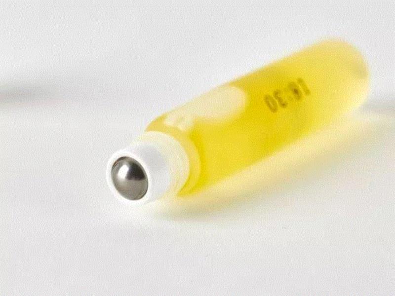 小编觉得，uka指缘油真的是精致女孩必备，一支多用，特别省事。既能护手护唇，又能提神去味，还能放松身