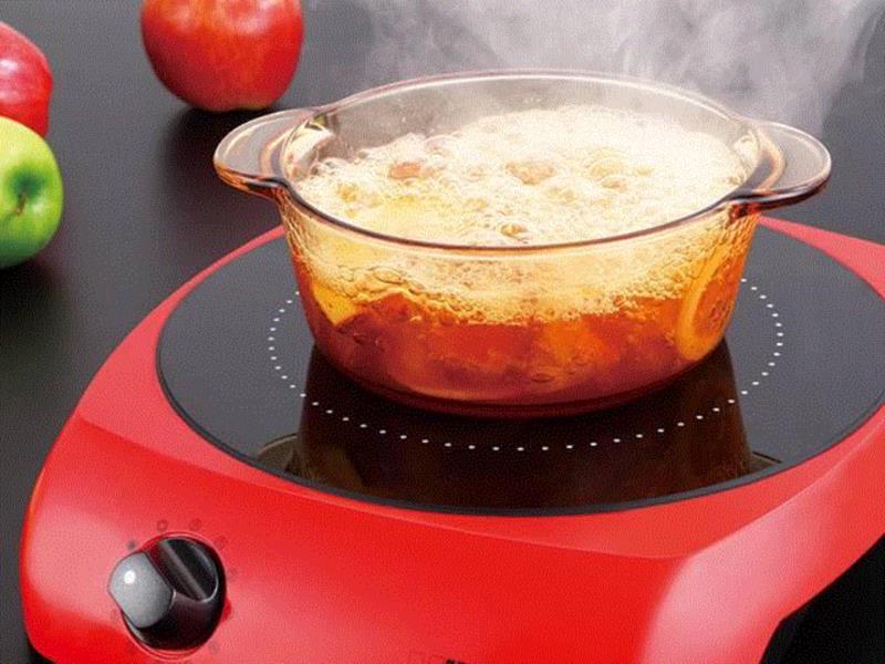 它不挑锅具，所有平底的、耐高温的材质都能用。,一个德国小电炉，热得快，什么锅都能用,电炉,加热,火力,玻璃,Miji,温度,加热器,Tips,汤锅,旋钮