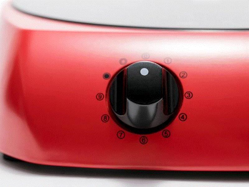 这款电炉的操作也很简单，将旋钮调到需要的档就行了。,一个德国小电炉，热得快，什么锅都能用,电炉,加热,火力,玻璃,Miji,温度,加热器,Tips,汤锅,旋钮