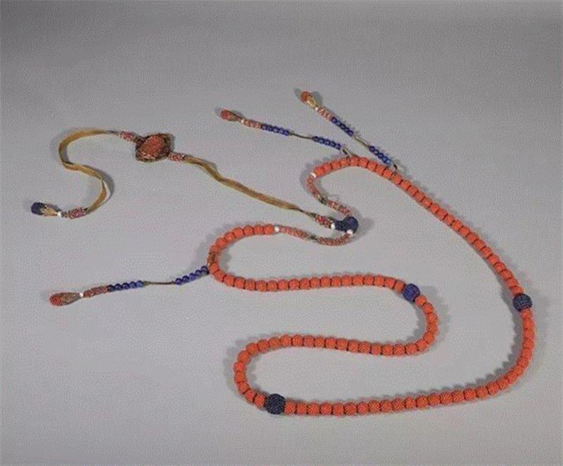 &nbsp; &nbsp; &nbsp; &nbsp;现今，历经岁月沧桑，存世的东珠朝珠更是极为稀罕