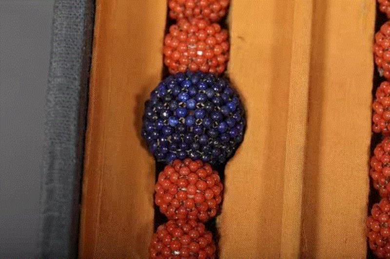 细节图,北京中拍国际2017秋拍精品赏析——清 珊瑚辑米珠包东珠朝珠,朝珠,中拍国际,秋拍精品,包东珠,东珠,清代,东珠朝珠,材质,工艺,皇帝