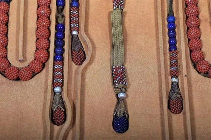 细节图,北京中拍国际2017秋拍精品赏析——清 珊瑚辑米珠包东珠朝珠,朝珠,中拍国际,秋拍精品,包东珠,东珠,清代,东珠朝珠,材质,工艺,皇帝